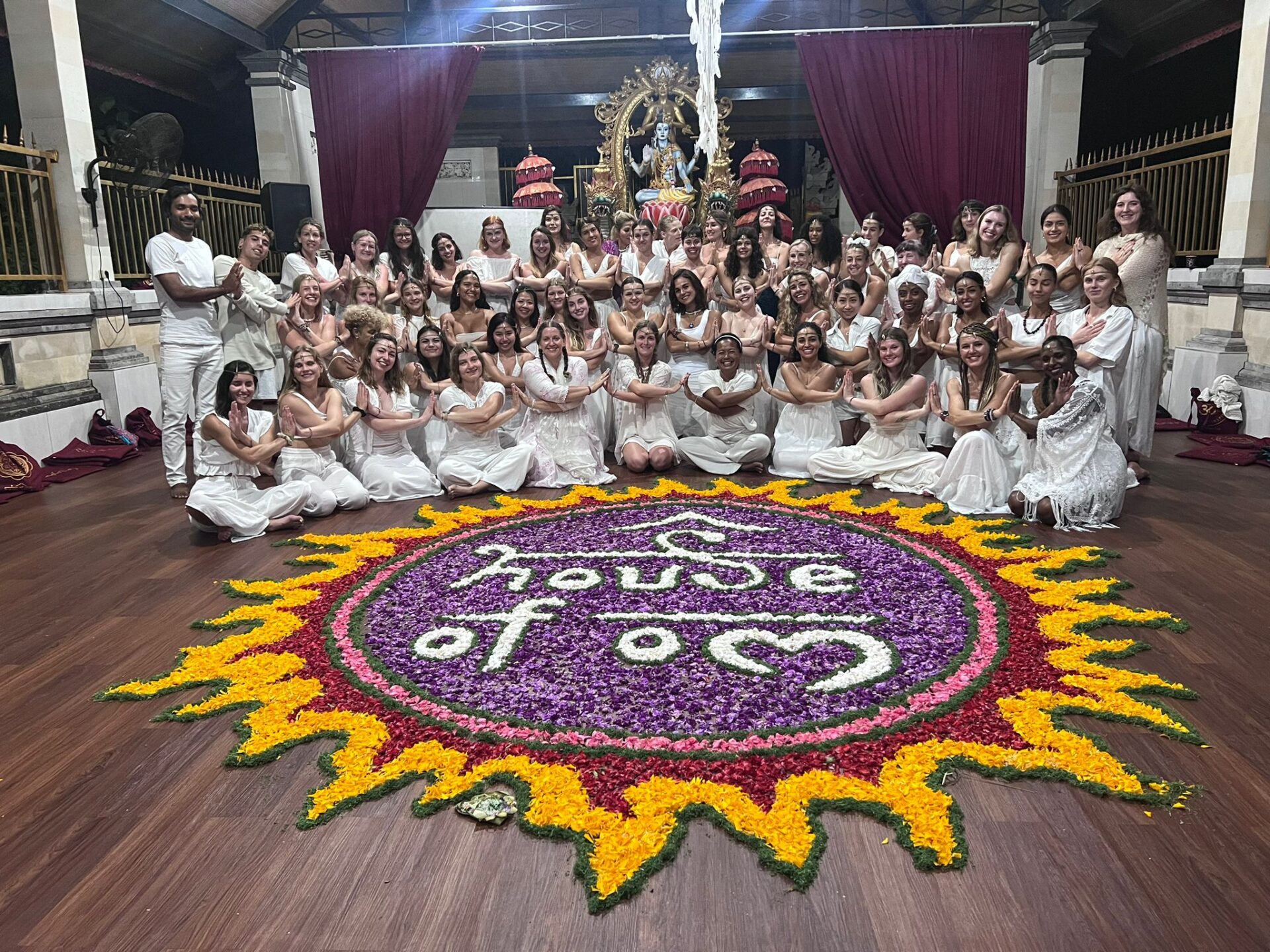 Read more about the article Namaste – Lena ist jetzt Yogalehrerin