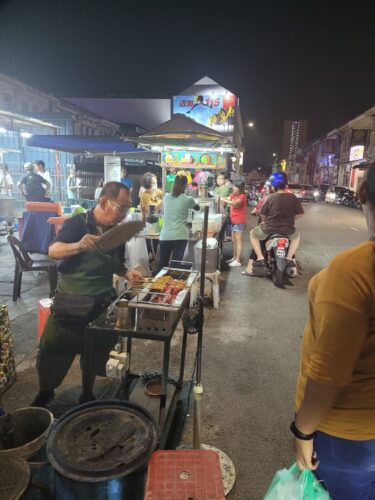 Satay grillen