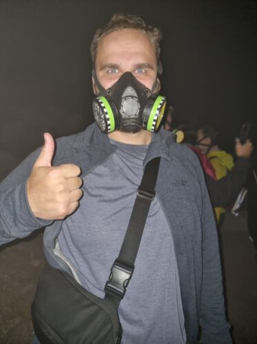 Gasmaske sitzt