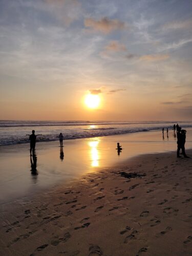 Erster Sonnenuntergang in Canggu