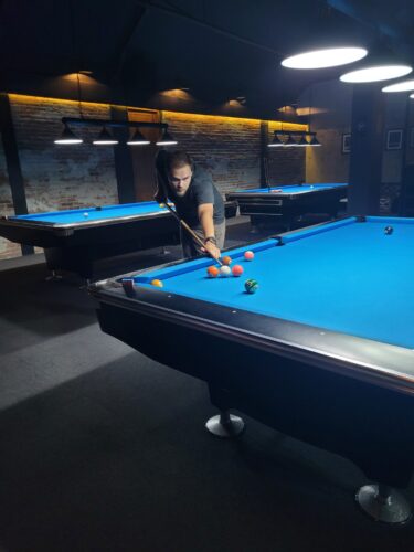 Billard am Abend