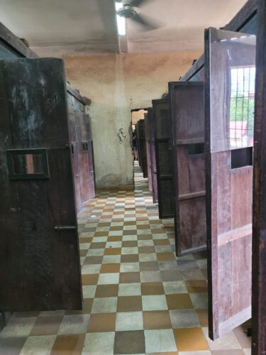 Gefängniszellen in Tuol Sleng