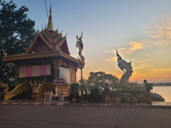 Tempel am Mekong - auf der anderen Seite war Thailand zu sehen