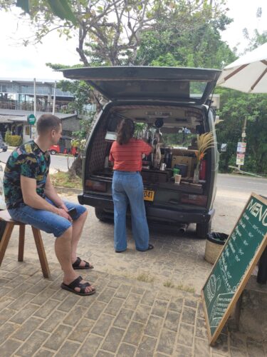 Ziemlich guter Kaffee aus einem Minivan