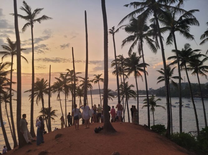 Coconut Tree Hill bei Sonnenuntergang