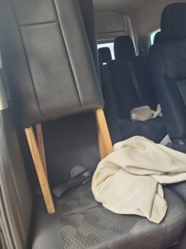 Mit diesen "Sitzen" werden die Reihen im Minivan aufgefüllt